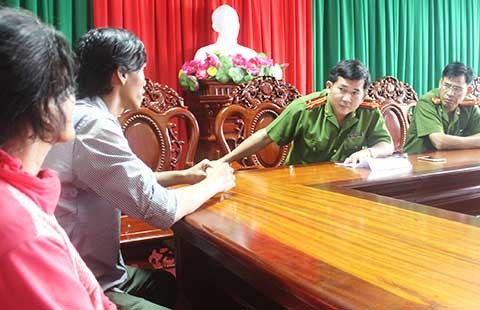 Dân tố bị công an bạt tai