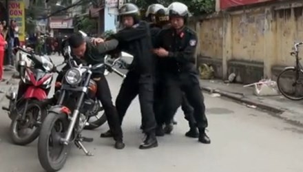 Cảnh sát đặc nhiệm bắt cướp trên đường phố