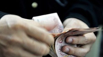 Bộ Tài chính yêu cầu dừng thu các loại phí cao hơn quy định