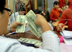 Giá vàng, USD đua nhau giảm