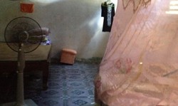 Kẻ cướp ‘vui vẻ’ với chủ quán cà phê rồi gây án