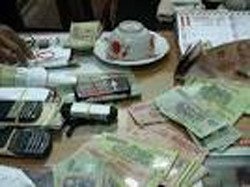 Bắt quả tang một trung tá công an đánh bạc