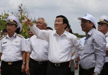 Chủ tịch nước kiểm tra công trình tượng đài chiến sĩ Gạc Ma