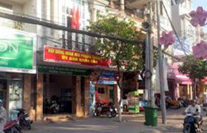 Thách thức trên Facebook, vào phường chém người