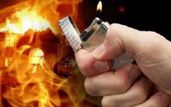 Chém bạn nhậu không được nên mua xăng đốt nhà