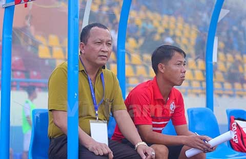 Khi ông chủ tịch làm thay việc của HLV…