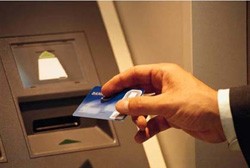 Cấm thu thêm các khoản phí dịch vụ ATM