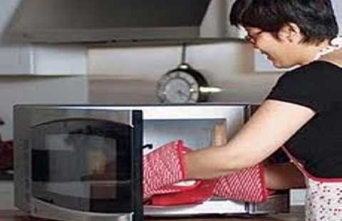 Nấu lò vi sóng bằng đồ nhựa gây tiểu đường