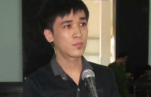 Cùng một ngày, bị tòa xử hai vụ cướp giật