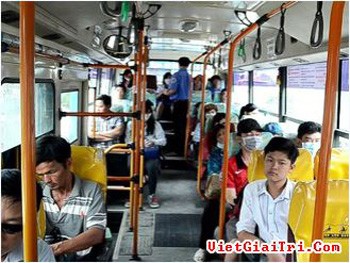Bắt đầu gắn camera lên xe buýt