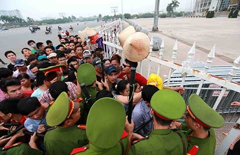 Mua vé xem Man. City du đấu: Vé ơi là vé!