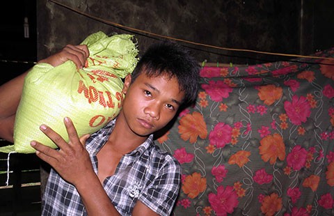 Những đứa trẻ thèm một bữa cơm ngon