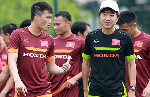 Việt Nam - Manchester City: Bầu Hiển ghi bàn