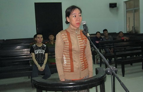 Mời mua bao cao su để cuỗm dây chuyền