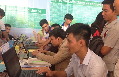 Thí sinh chen chân xét tuyển ĐH