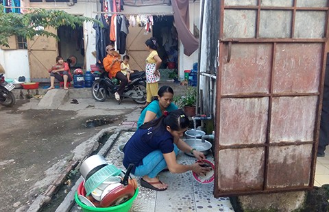 Sống mòn cạnh khu công nghiệp