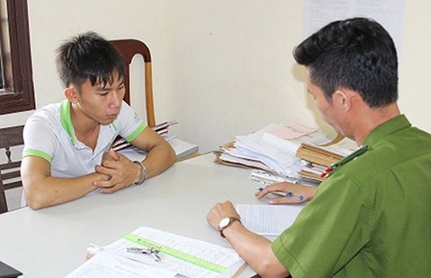 Bắt kẻ vào nhà trói người cướp vàng