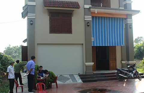 Tranh chấp nhà, một phụ nữ bị bỏng xăng