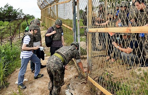 Quân đội Hàn Quốc tăng mức báo động tối đa