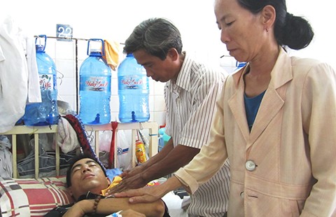 Người cha bệnh tim nuôi con bị ung thư