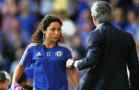 Khi Mourinho cố tình đóng vai ác