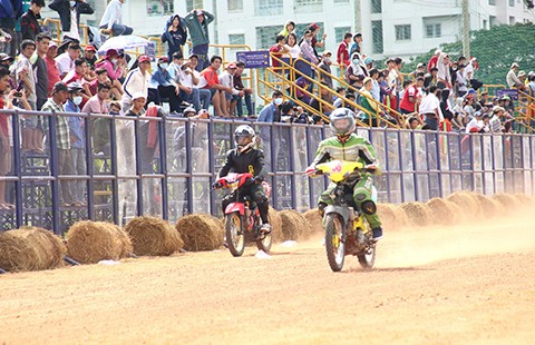 Hồi sinh ‘vòng đua đường đất’ tại trường đua Phú Thọ