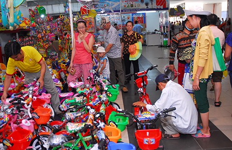DN đi thuyền thúng ra biển lớn