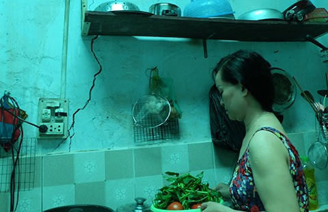Nhà nứt toác dọc tuyến đường hiện đại