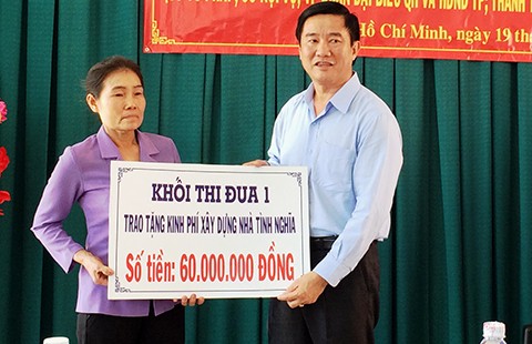 Sở Tư pháp TP.HCM trao tặng kinh phí xây nhà tình nghĩa