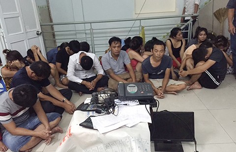 Phá sòng bạc có camera cảnh giới