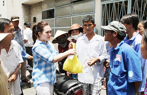 Nước sâm lạnh ngon, bạn cứ lấy uống nhé!