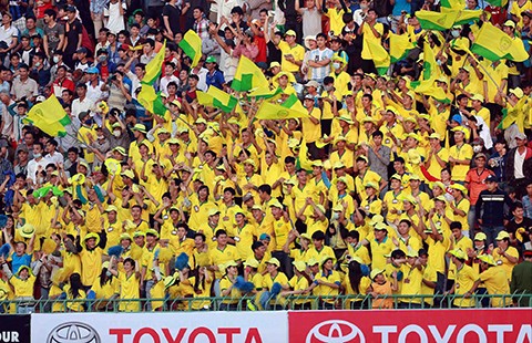 Ai kiểm soát V-League?