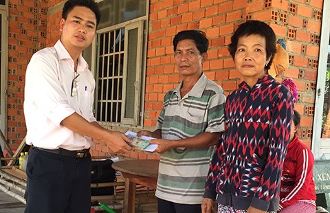 Vợ chồng người bán vé số ở Tây Ninh đã có đất để xây nhà