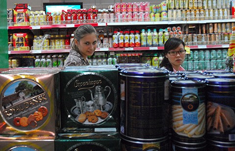 ‘Cắn răng’ chịu đựng vì biến động tỉ giá