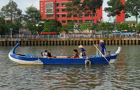 Du lịch trên kênh Nhiêu Lộc - Thị Nghè có gì lạ?