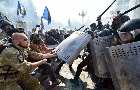 Lựu đạn nổ trước tòa nhà Quốc hội Ukraine