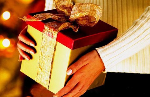 Quan chức nhận quà tặng có thể ở tù