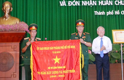 Lực lượng vũ trang TP.HCM đón nhận huân chương Bảo vệ Tổ quốc hạng Nhất