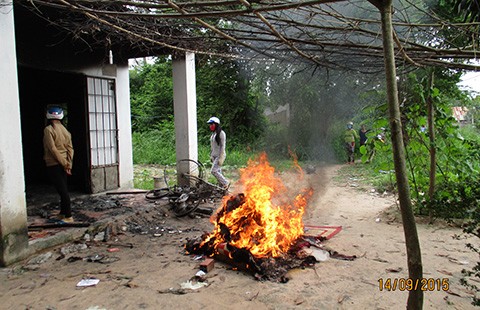 Nghi cha phóng hỏa tự thiêu cùng ba con ruột