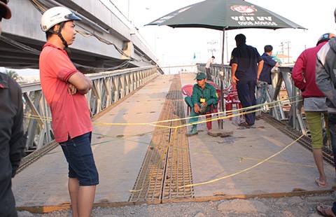 Qua cầu đang tháo dỡ, cô gái mất tích
