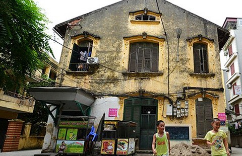 Sống trong sợ hãi ở nhà cổ