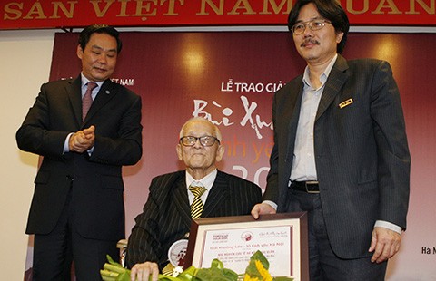 Giang Quân nhận giải thưởng ‘Vì tình yêu Hà Nội’