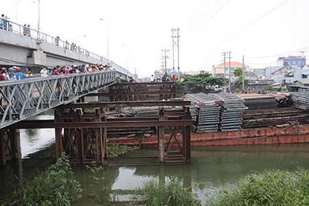 Nhà thầu ‘bồi thường’ vụ cô gái rơi cầu tạm