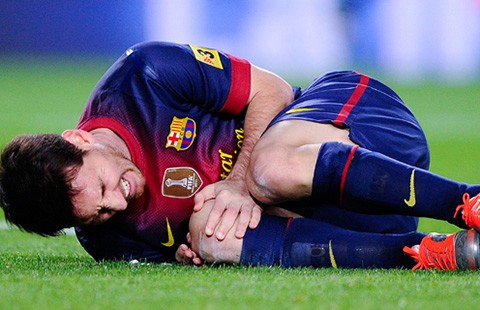 Barcelona khủng hoảng cùng đôi chân Messi