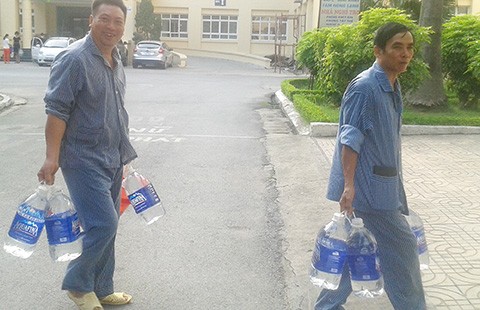 Thiếu nước, nhiều bệnh nhân hoãn mổ