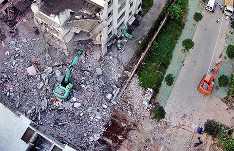 Vụ nổ thứ 18 và 60 gói bưu phẩm khả nghi