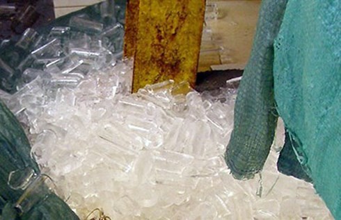 Sản xuất nước đá mất vệ sinh, năm cơ sở bị phạt gần 245 triệu đồng