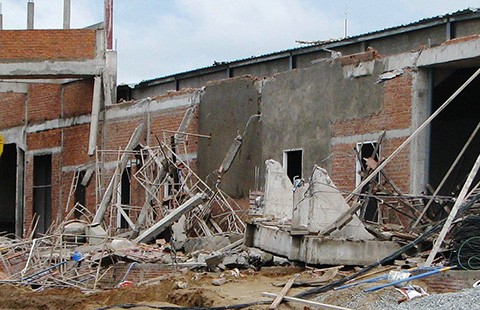 Chưa rõ nguyên nhân sập trung tâm tiệc cưới ở Cần Thơ