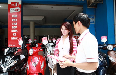 Vay mua xe máy được tặng ba tháng tiền gốc, lãi