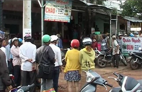 Điều tra vụ hai mẹ con bị sát hại trong quán cháo vịt